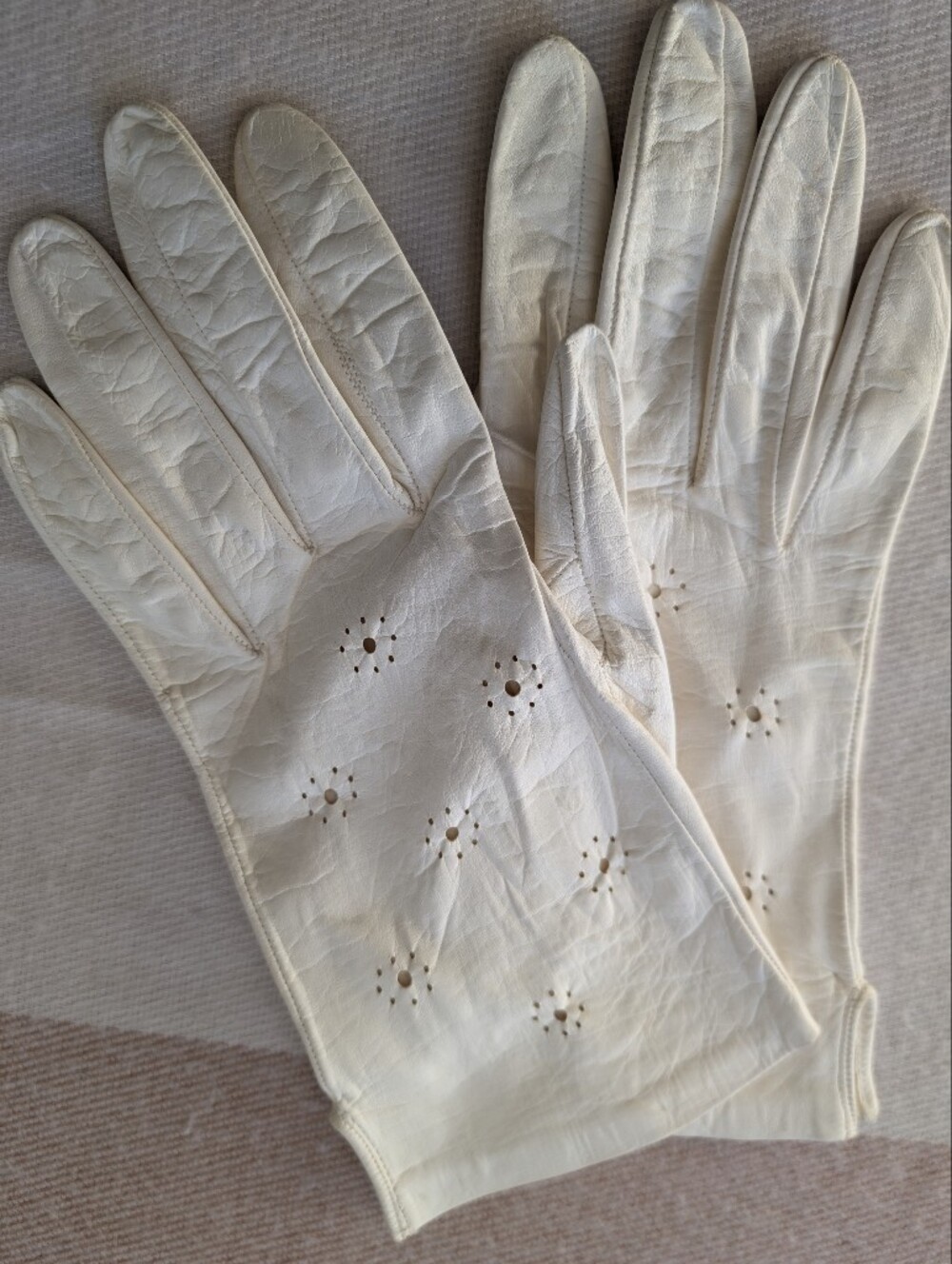 Women's Cream Leather Dress Gloves